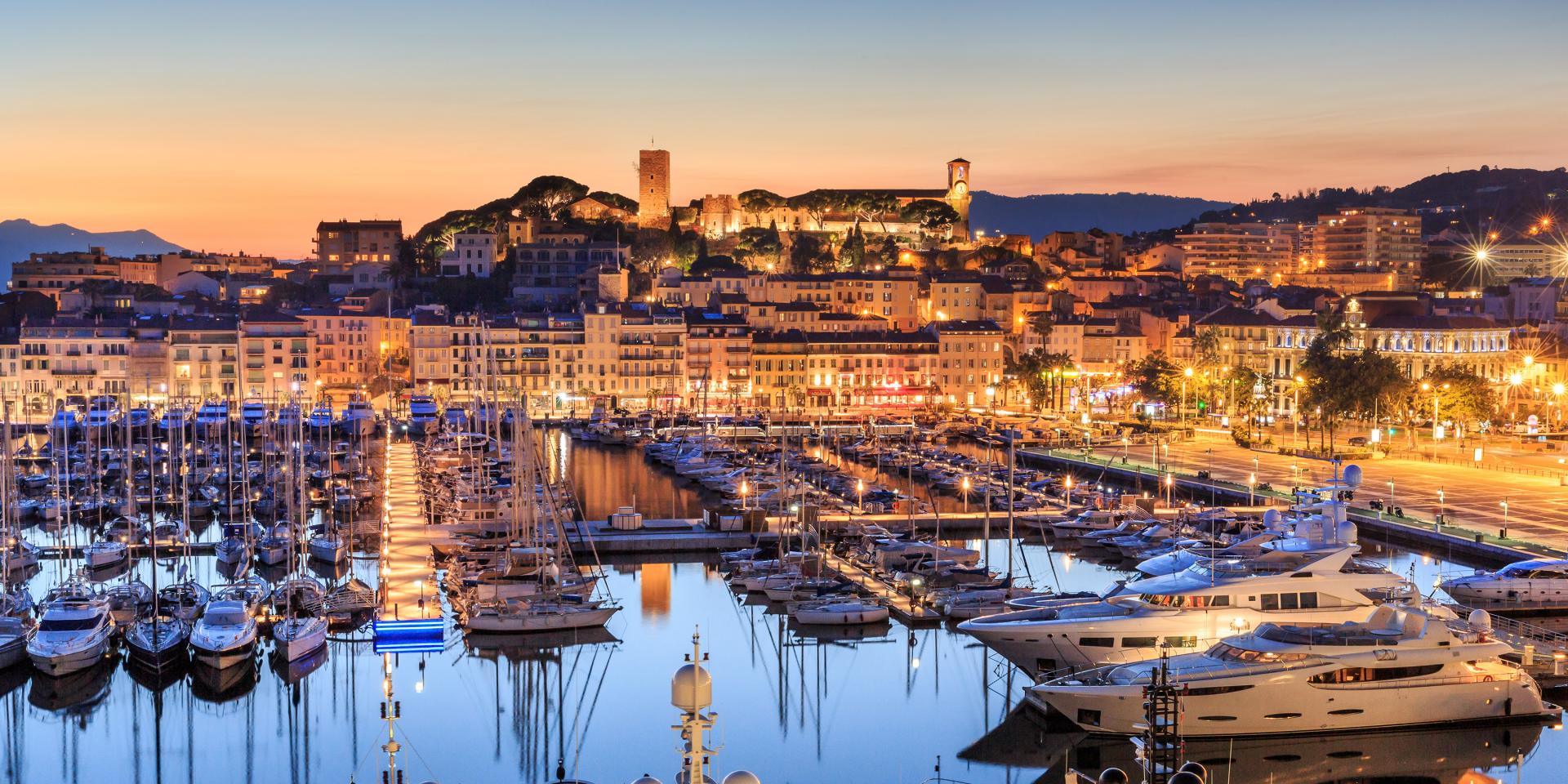 Cannes le soir Mairie de Cannes