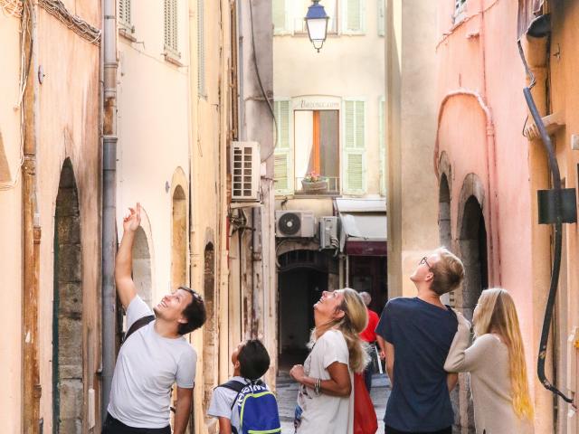 visite-suquet-greeters-palais-des-festivals.jpg