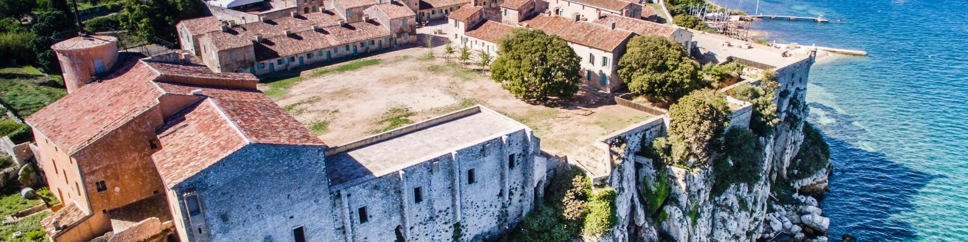musee-du-fort-royal-mairie-de-cannes-axis-drone.jpg