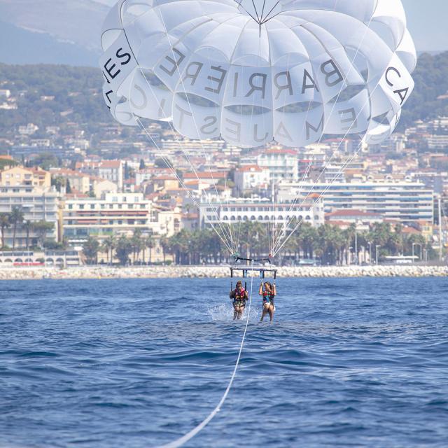 Parachute Ascensionnel Cannes France@palais Des Festivals