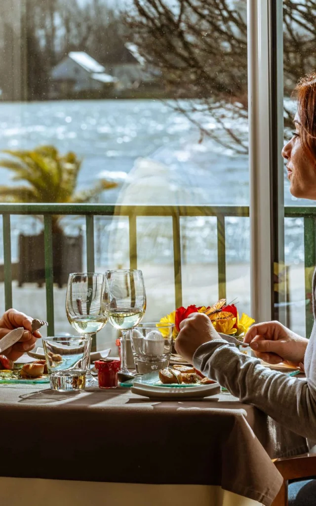 Rives En Seine Avril 2018 Caudebec En Caux Restaurant Le Normandie Vue Seine Logis De France Produits Locaux Drone Press