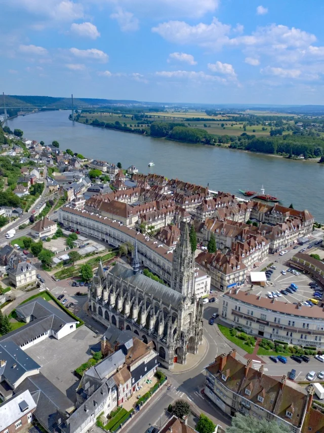 Rives En Seine Juli 2016 Eglise Notre Dame De Caudebec En Caux Architectuur Bord De Seine Jf Drone N Caux