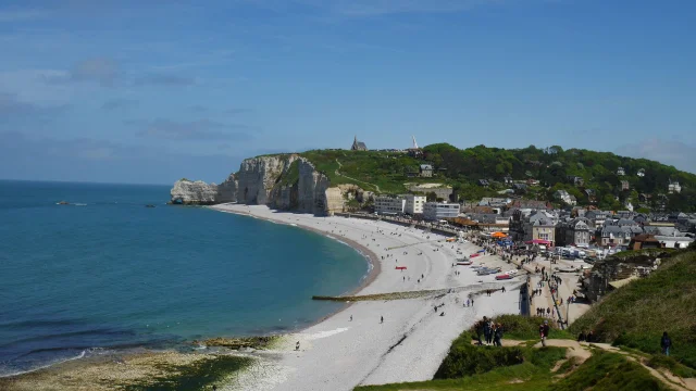 Etretat mei 2018 Village De Pecheurs gezien vanaf de Falaise Aval Csnt