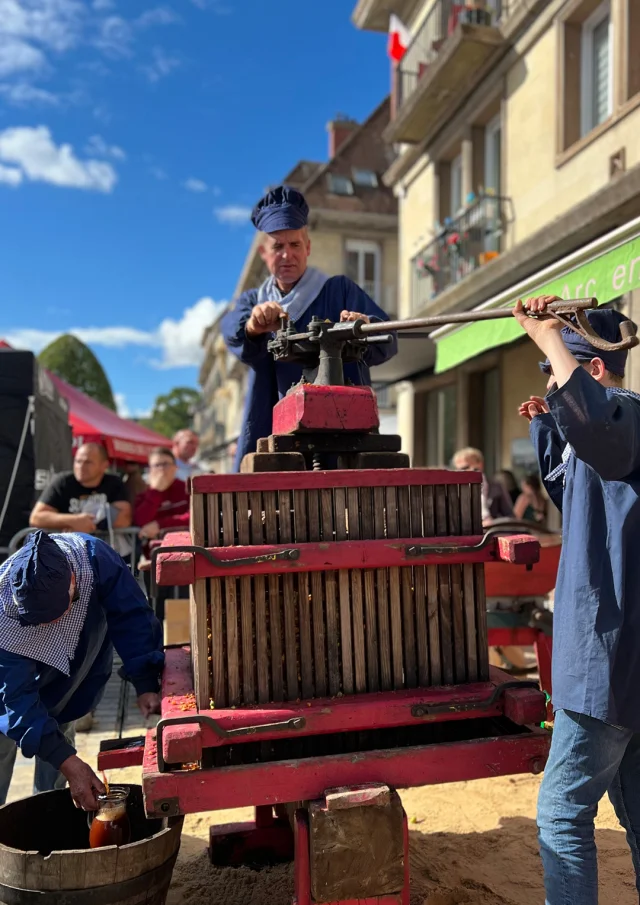 Fete Du Cidre Et De La Pomme Caudebec En Caux Septembre Normandie Parade 2