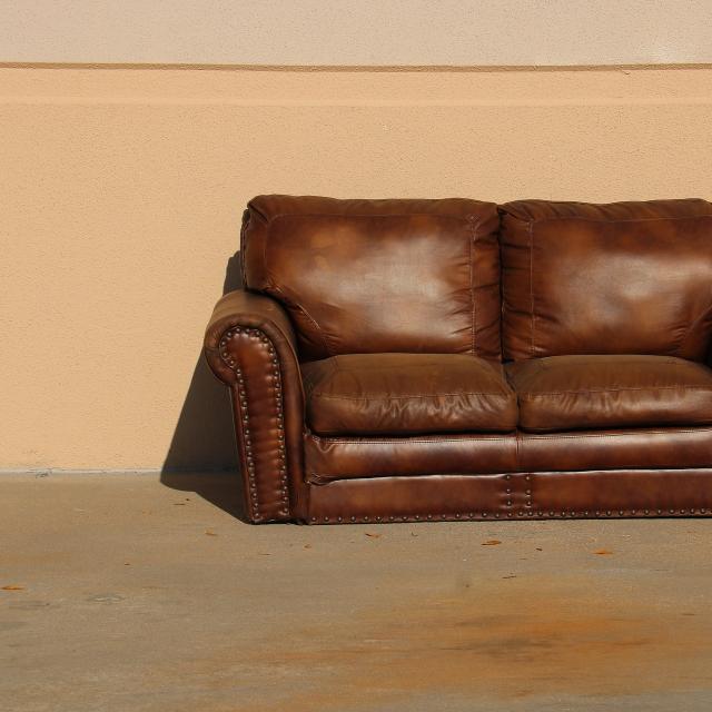 sofa-5127065-1920.jpg