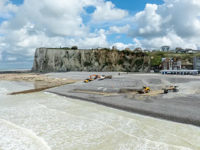 Rechargement Galets Plage De Mers Les Bains 17 04 2024 Smbdsglp Fgoudeau 22