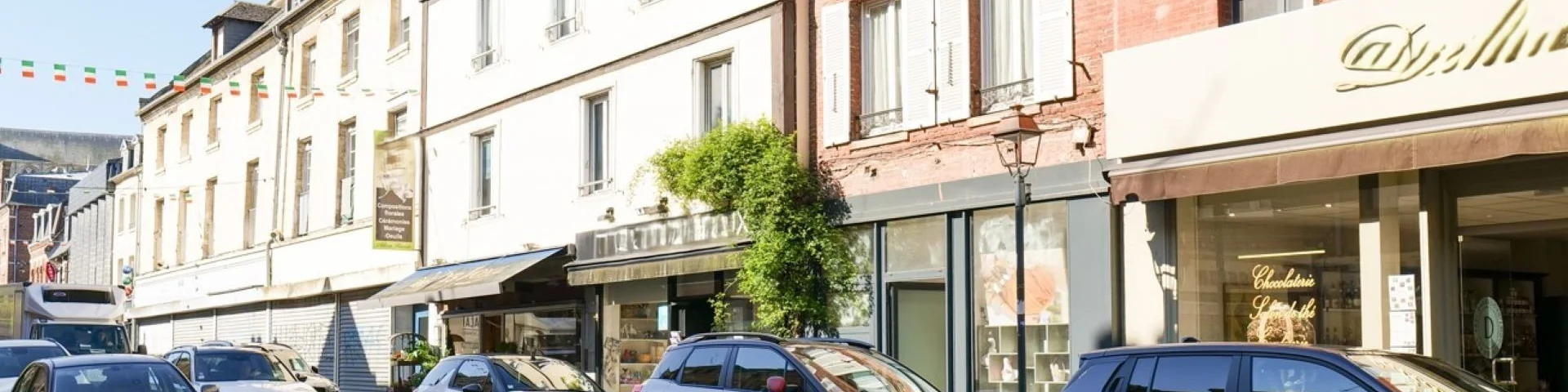 Rue commerçante de Eu, pour représenter l'installation de commerçants en centre ville.