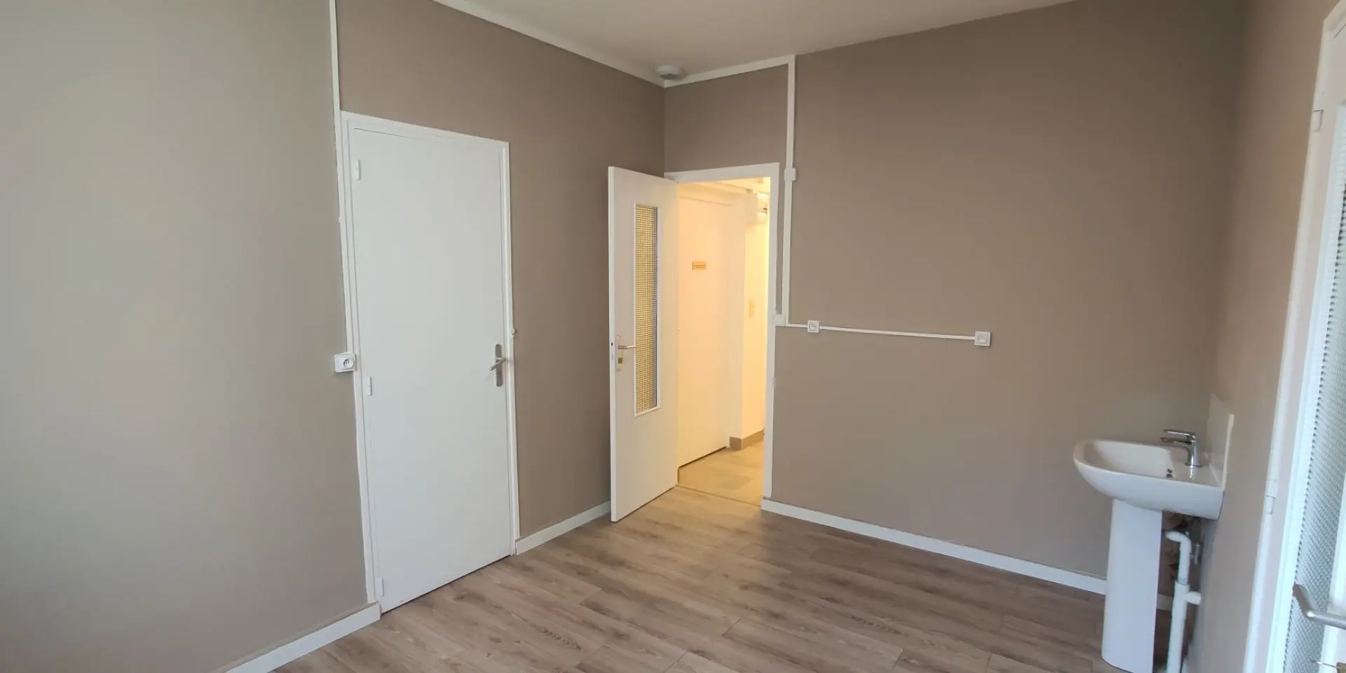 Bureaux A Louer Au Treport En Face De La Mairie 1