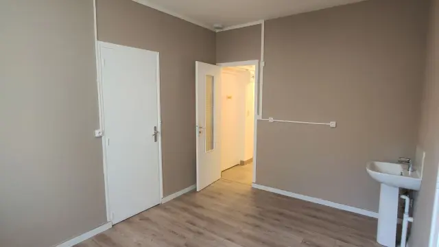 Bureaux A Louer Au Treport En Face De La Mairie 1