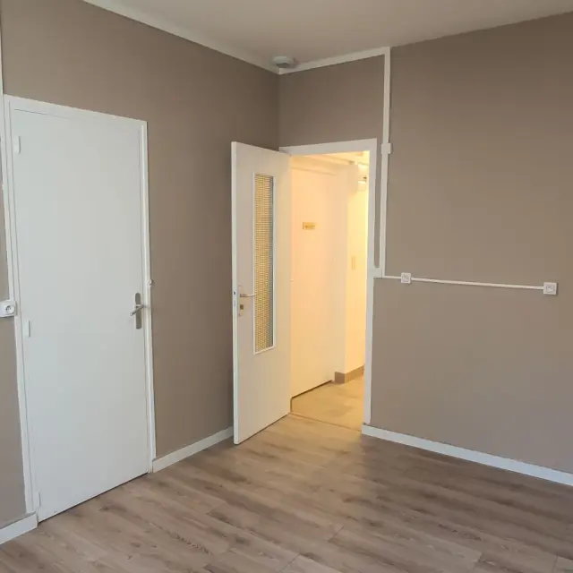 Bureaux A Louer Au Treport En Face De La Mairie 1