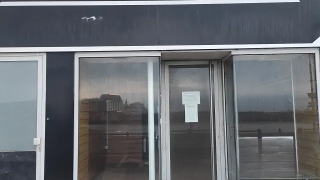 Local 10 Quai Francois 1er Vitrine