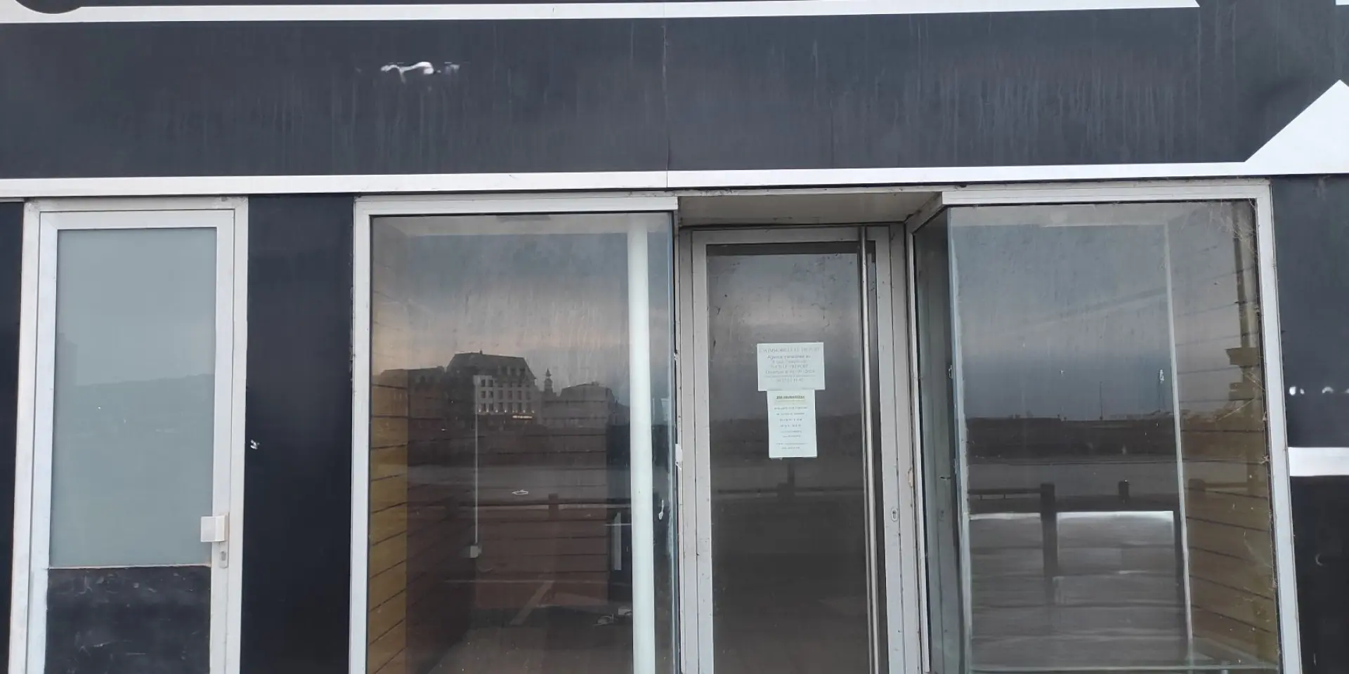 Local 10 Quai Francois 1er Vitrine