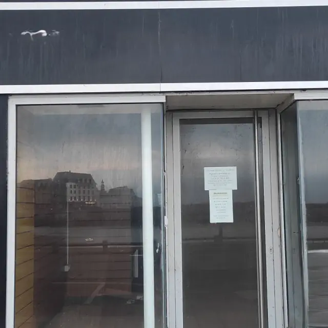 Local 10 Quai Francois 1er Vitrine