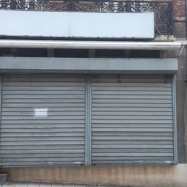 12 Rue De La Commune De Paris Facade