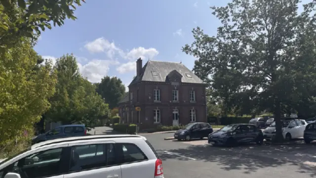Maison Des Services Criel Vue Du Parking