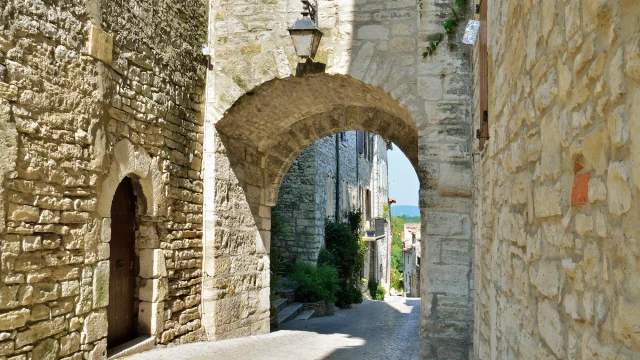 Vézénobres La Porte De Sabran ©emmanuel Rochat