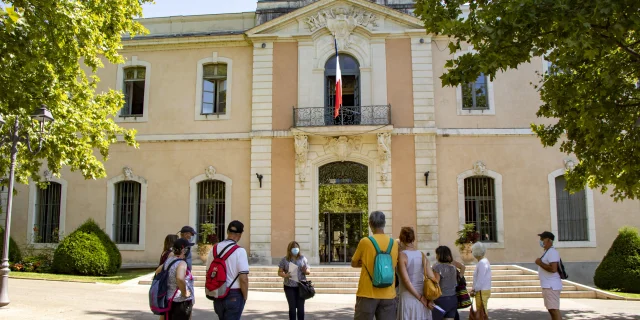 Devanture de l'hôtel de ville d'Alès