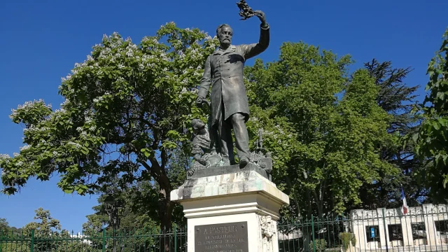 Statue Louis Pasteur Alès