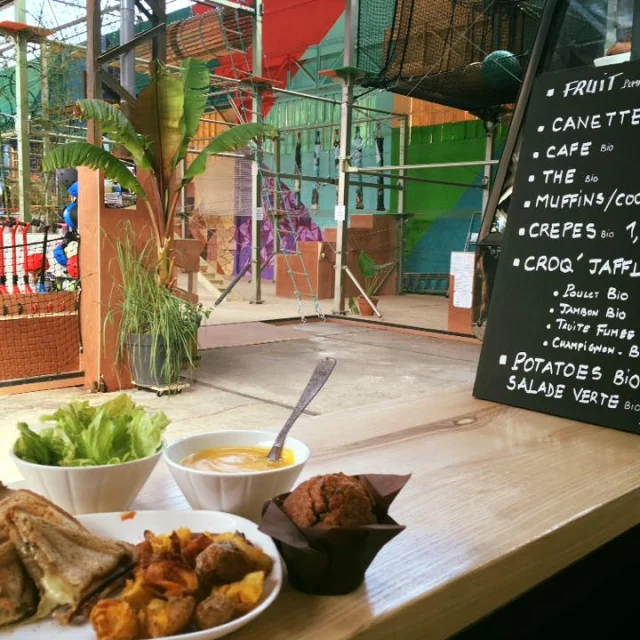 Repas Urban Parc, vue sur l'aire de jeu