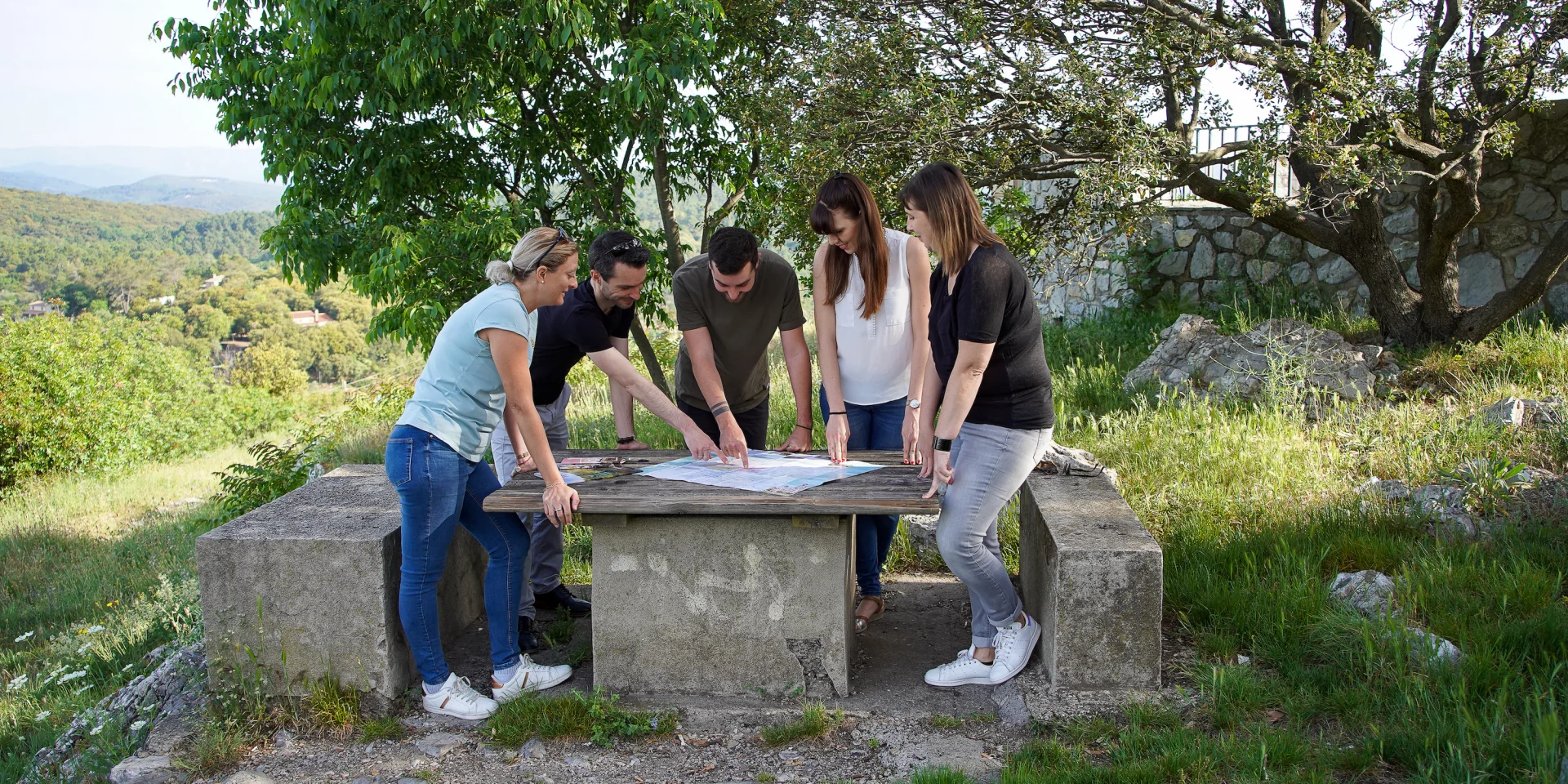 Groupe à l'Ermitage, Alès