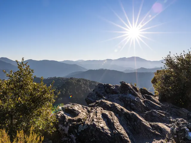Vue sur les montagnes des Cévennes depuis le Col Saint-Pierre