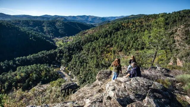 Observation du paysage sur les hauteur du hameau de Tarabias