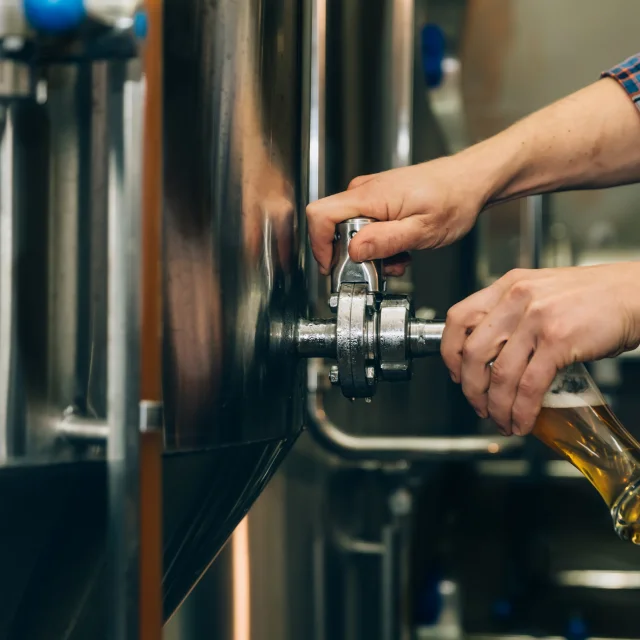 brasseur avec bière