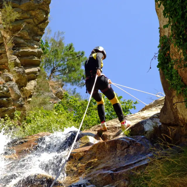 descente en rappel au canyoning