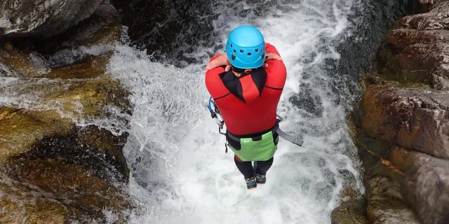 Le saut en canyoning