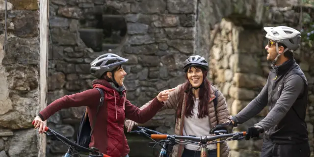 Balade à vélo dans un village cévenol : Mialet