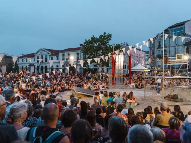 Evénement sur la place de la Mairie d'Alès