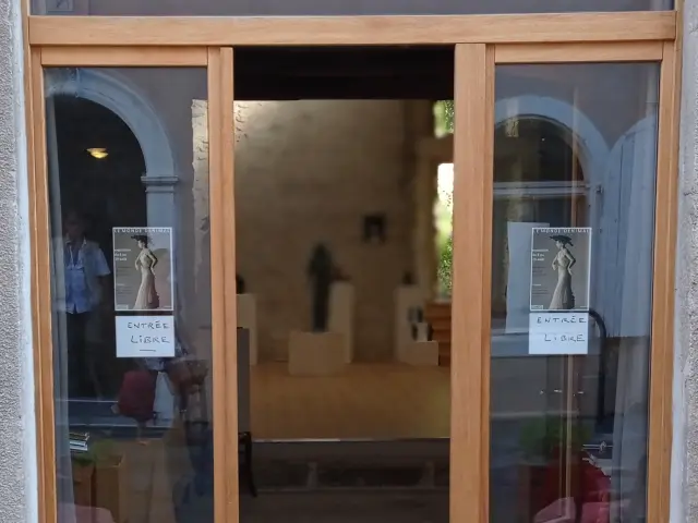 Limprevue Facade Photo 1 1