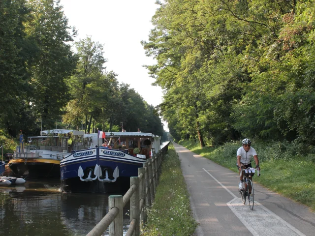 Fragnes Canal Du Centre Boote Flussschifffahrt Peniches Voie Verte Radfahren Velo Ot 63