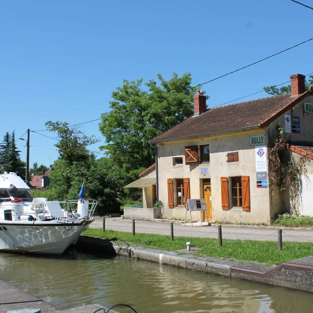 Rully Halte Nautique Canal Fluvial