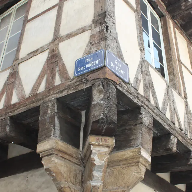 Chalon Sur Saone Rue Pietonnes Centre Ville Commerces Maisons Colombages Ot 7