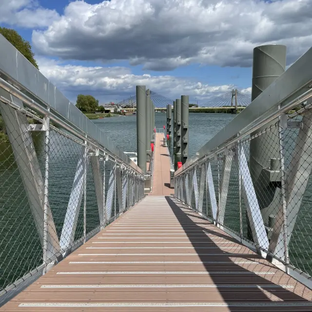 Ponton Manon 17 Rotated