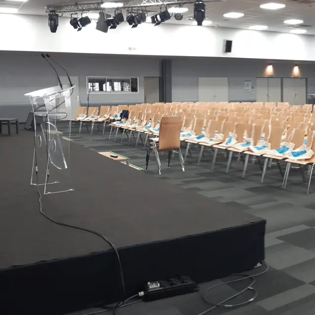 Grand Salon Conference 250 Personnes Rotated