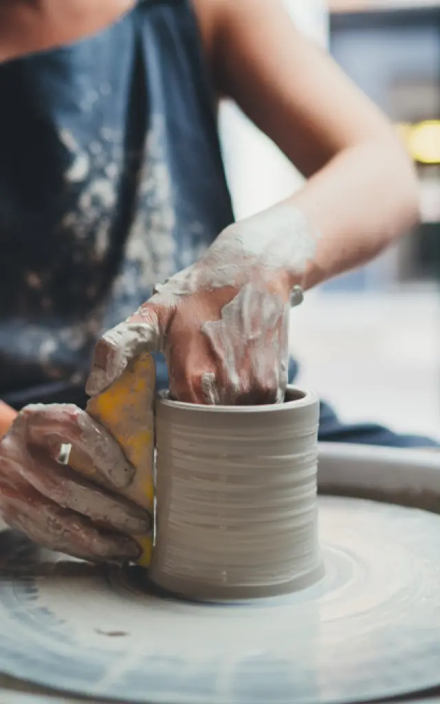 Cropped,Image,Of,Unrecognizable,Female,Ceramics,Maker,Working,With,Pottery