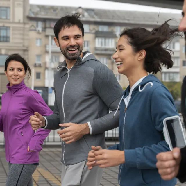 Personnes Latines A Plan Moyen S Entrainant A L Exterieur