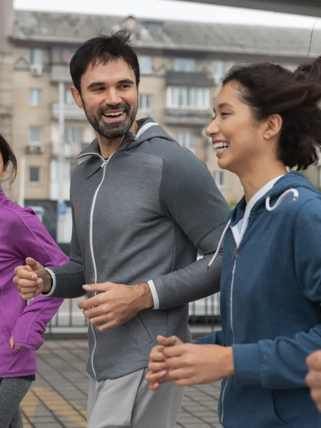 Personnes Latines A Plan Moyen S Entrainant A L Exterieur