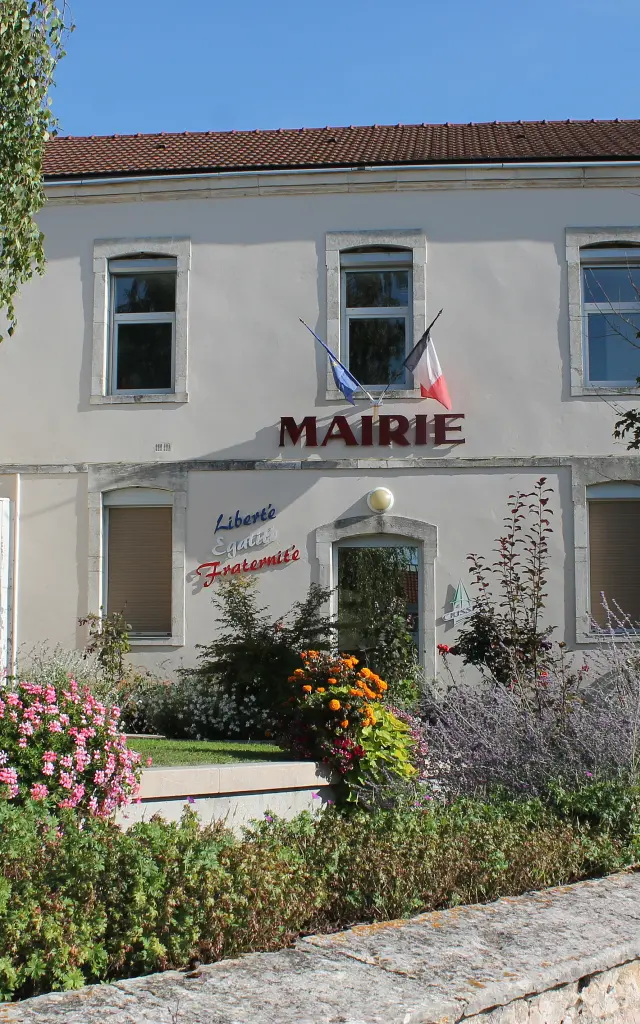 Crissey Patrimoine Eglise Mairie Massifs Ot 2