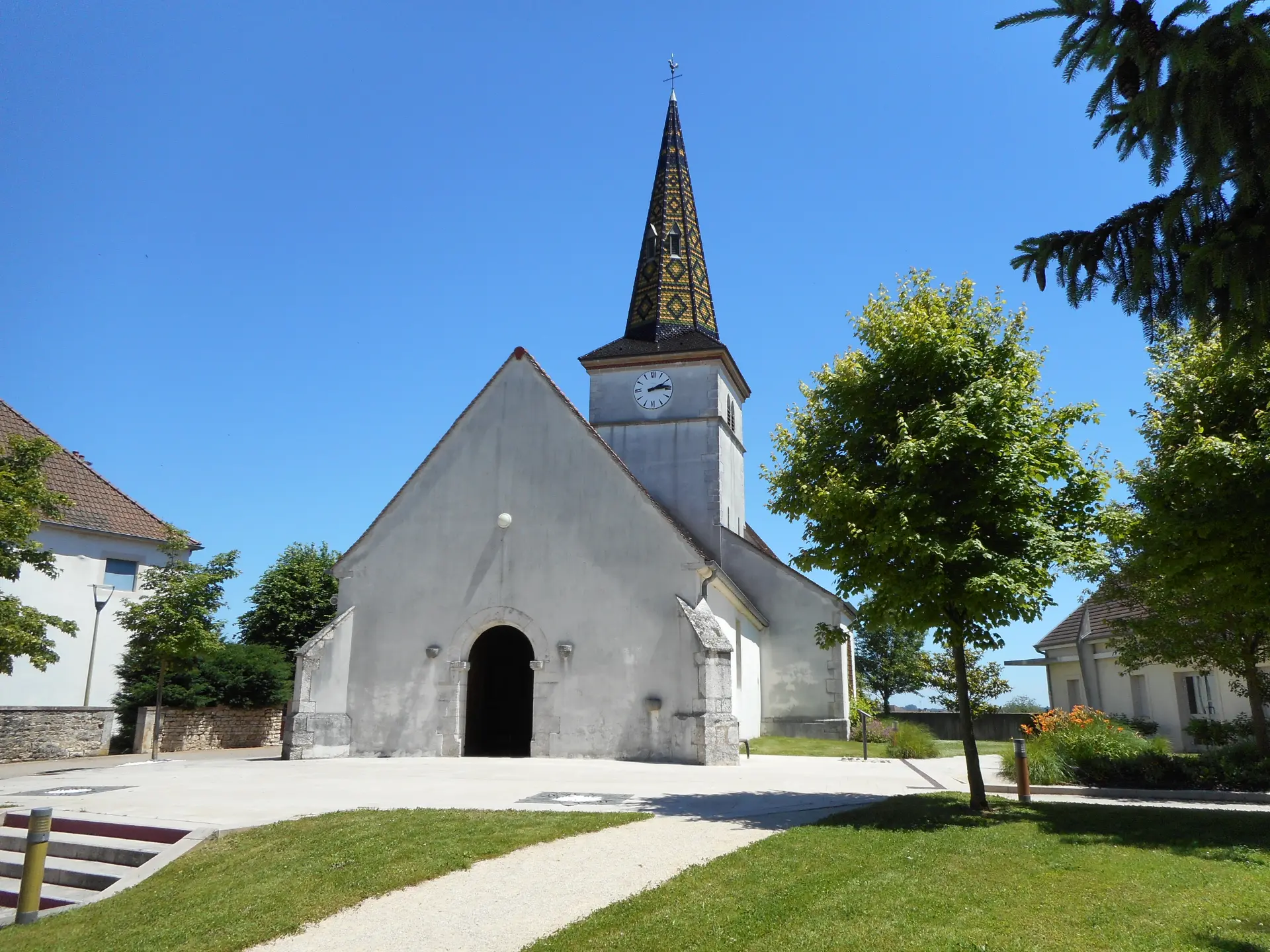 Crissey Patrimoine Eglise Mairie Massifs 2
