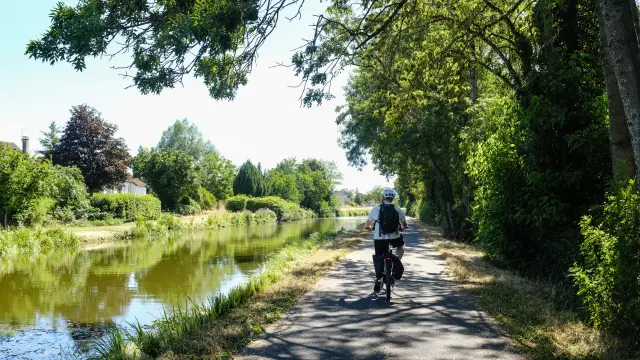 A vélo le long du canal du centre