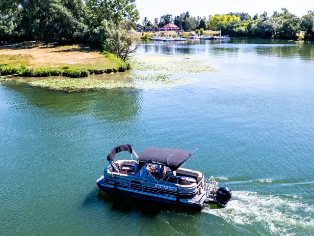 Bateau sur la Saône - Marina Parc de la Roseraie