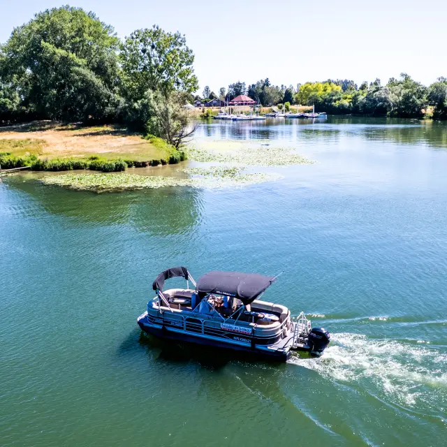 Bateau sur la Saône - Marina Parc de la Roseraie