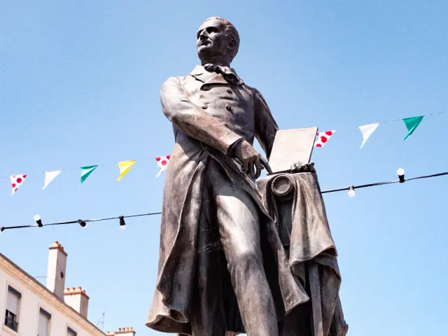 Statue Nicéphore Niepce - Place du Port-Villiers, Chalon sur Saône