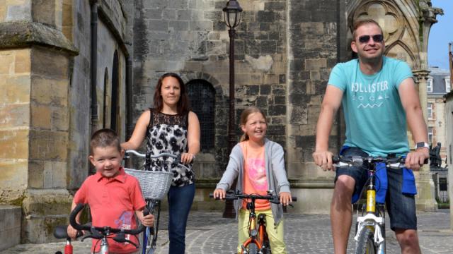 Balade En Famille Velo Cathedrale Chalons En Champagne © Christophe Manquillet