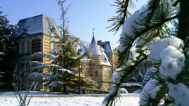 Chateau Du Marche Neige Chalons