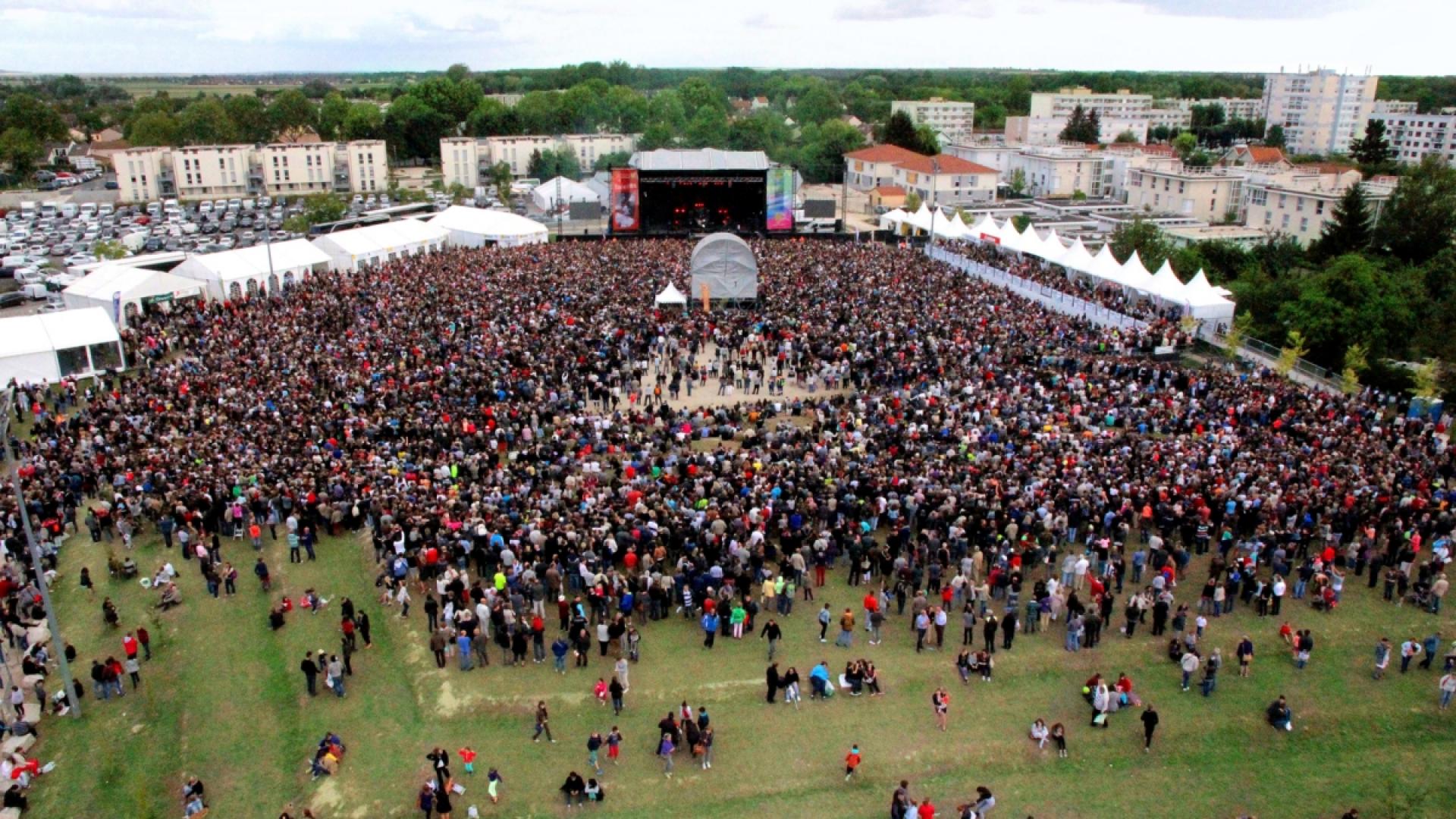 m-tamorph-eau-ses-un-spectacle-son-et-lumi-re-unique-en-france