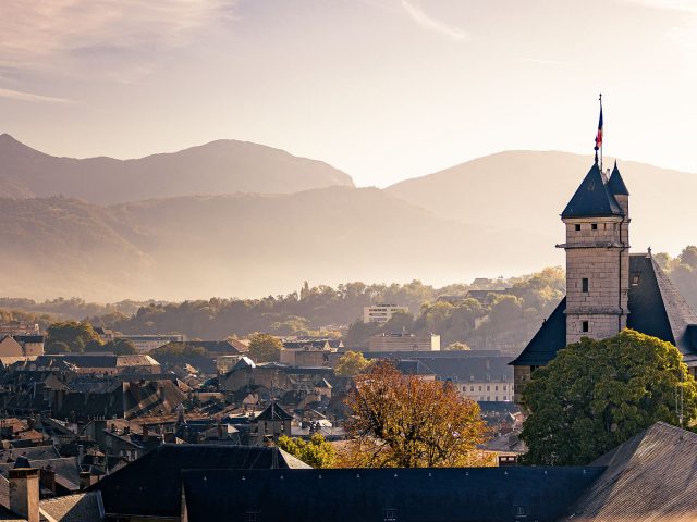 Vue sur Chambéry en automne, château des Ducs de Savoie
